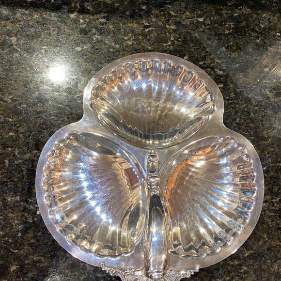 Vintage Wallace Baroque Silver-Plate
Clam Shell Three Plate Footed Dish #432 - Picture 2 of 6